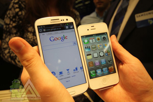 iphone-vs-Samsung-galaxy-S31.jpg